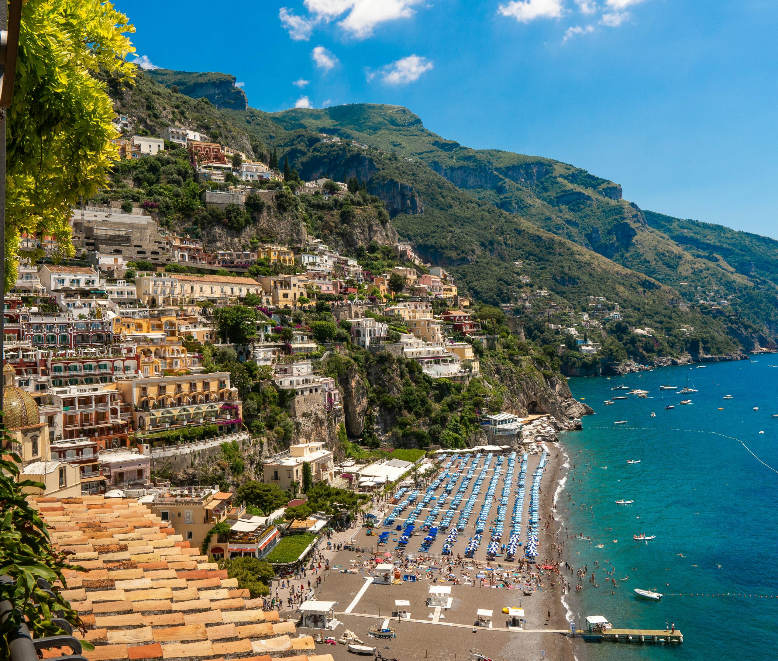 Spiaggia Grande beach in Positano with colorful cliffside houses